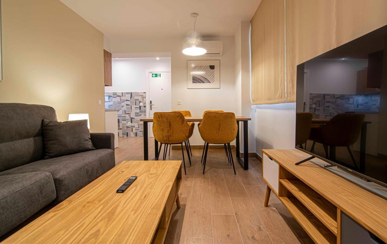 מאלגה Apartamentos 1 Abril מראה חיצוני תמונה