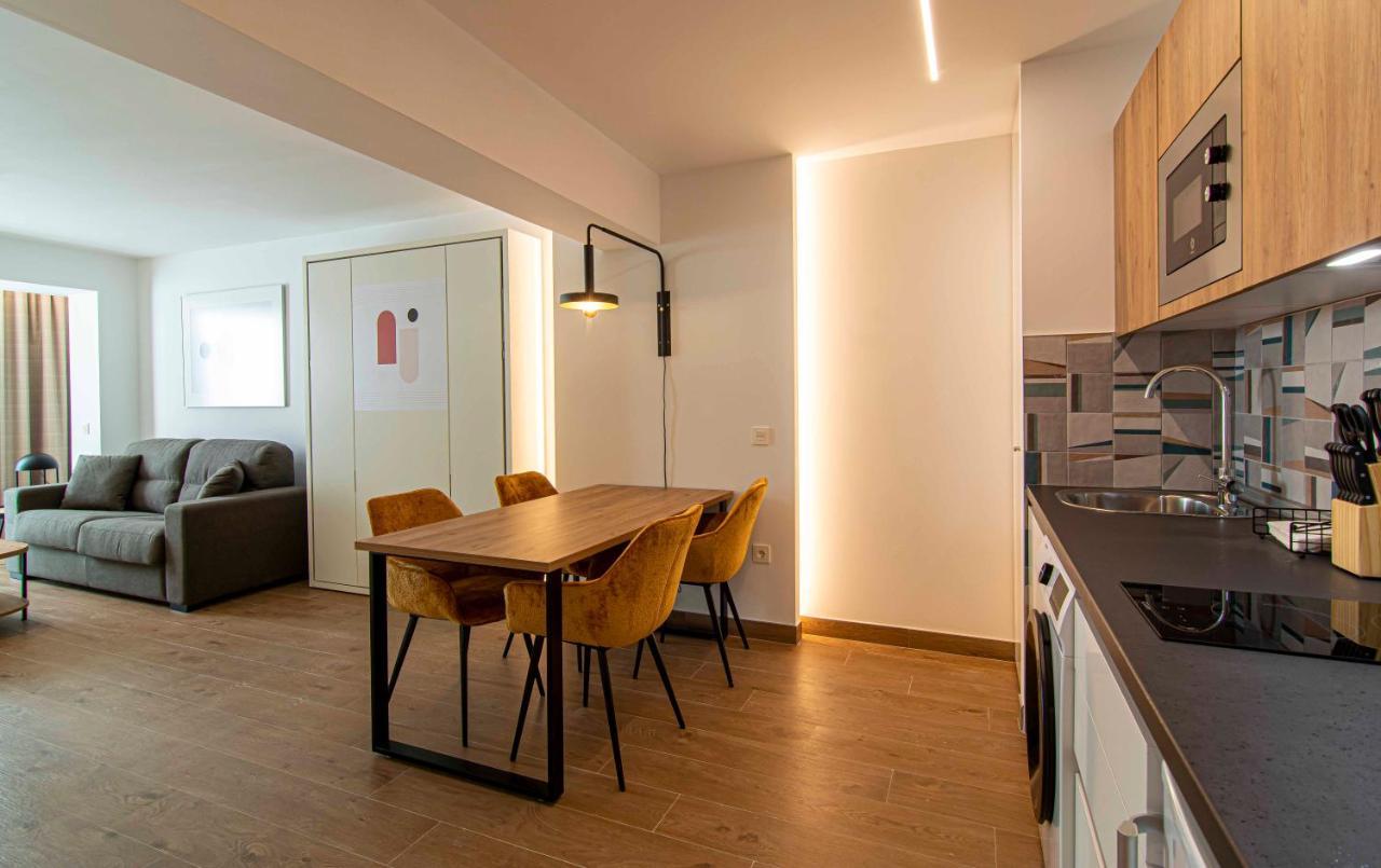 מאלגה Apartamentos 1 Abril מראה חיצוני תמונה