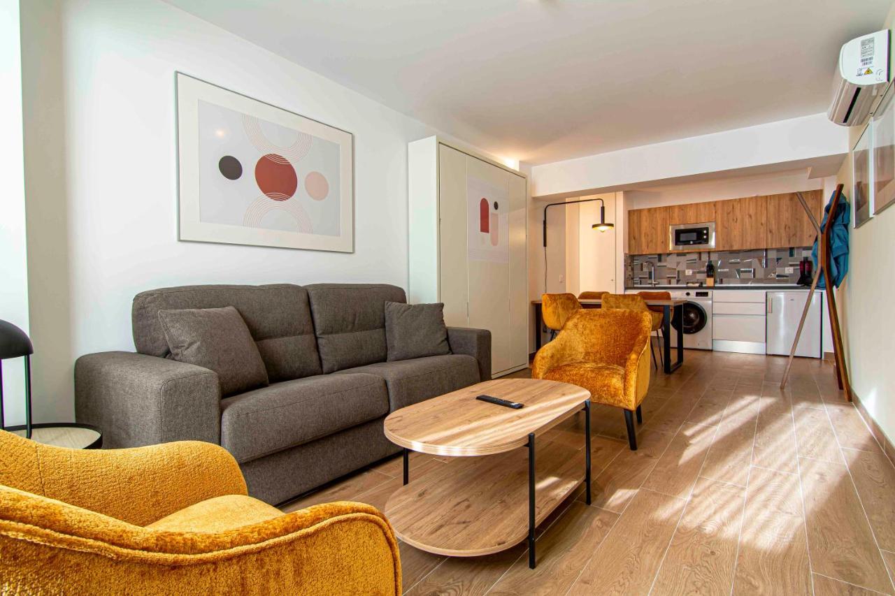 מאלגה Apartamentos 1 Abril מראה חיצוני תמונה