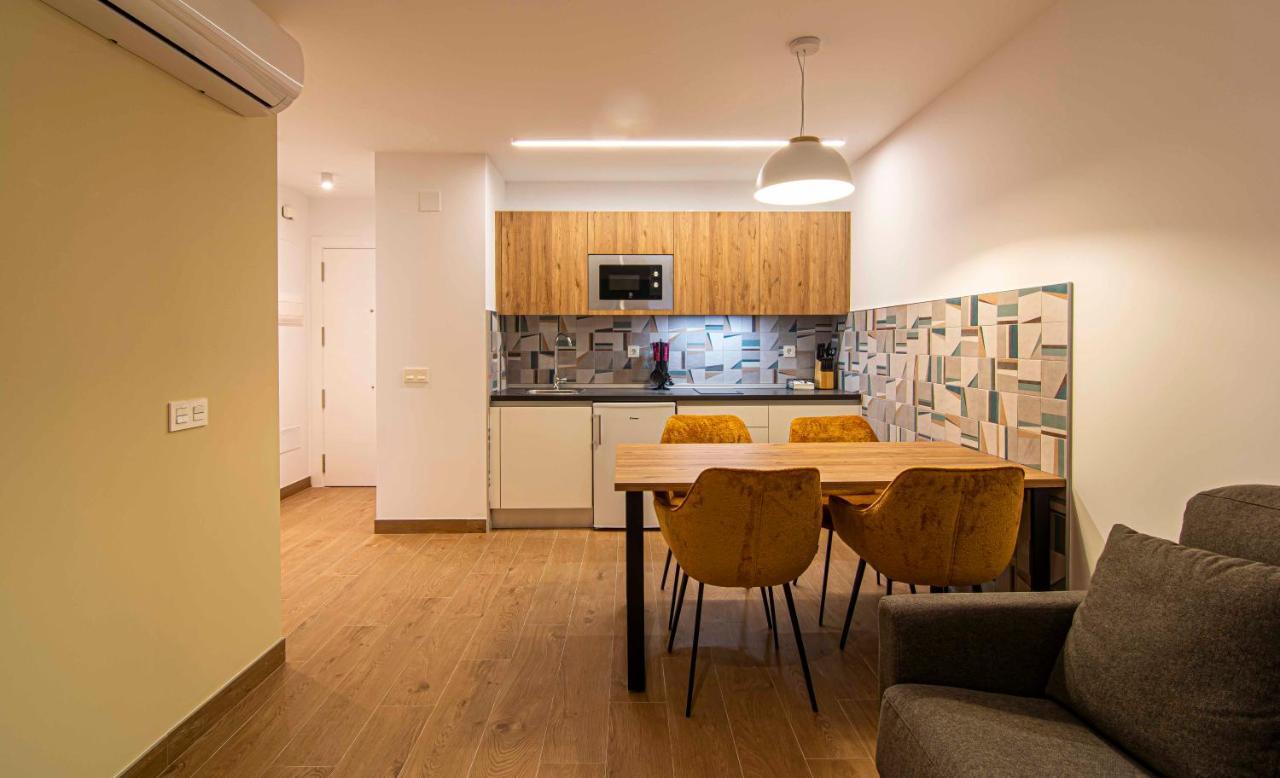 מאלגה Apartamentos 1 Abril מראה חיצוני תמונה