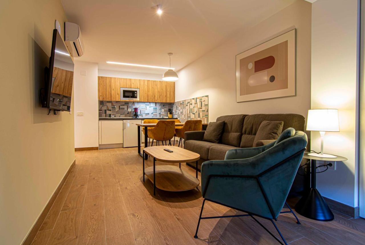 מאלגה Apartamentos 1 Abril מראה חיצוני תמונה