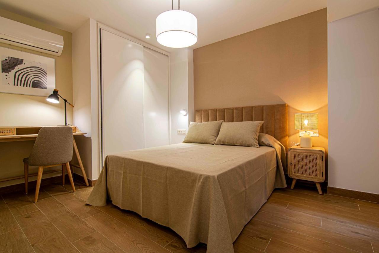 מאלגה Apartamentos 1 Abril מראה חיצוני תמונה