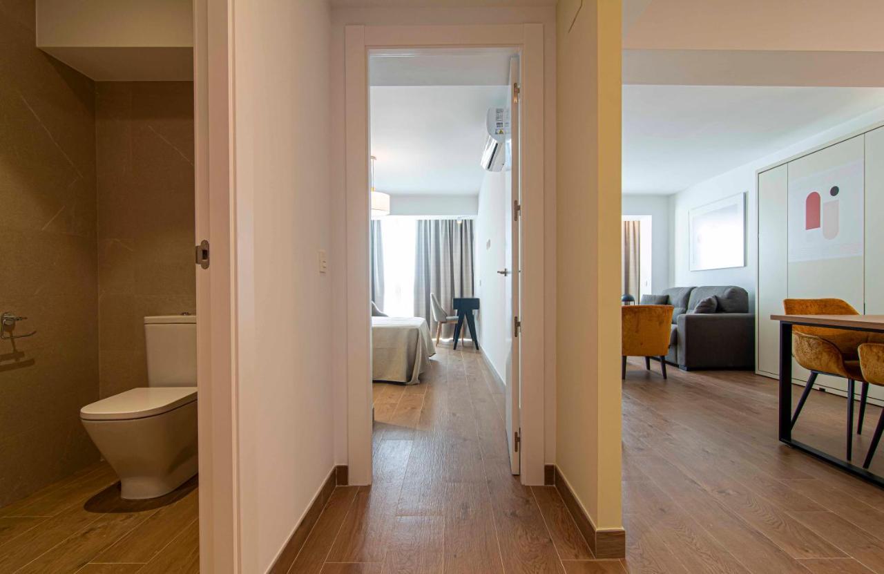 מאלגה Apartamentos 1 Abril מראה חיצוני תמונה