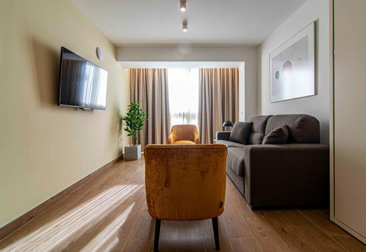 מאלגה Apartamentos 1 Abril מראה חיצוני תמונה