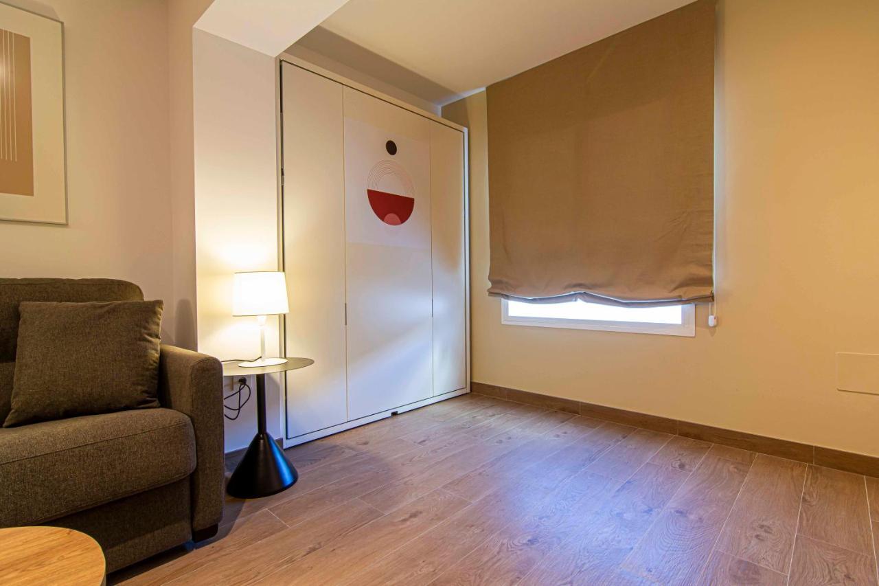 מאלגה Apartamentos 1 Abril מראה חיצוני תמונה