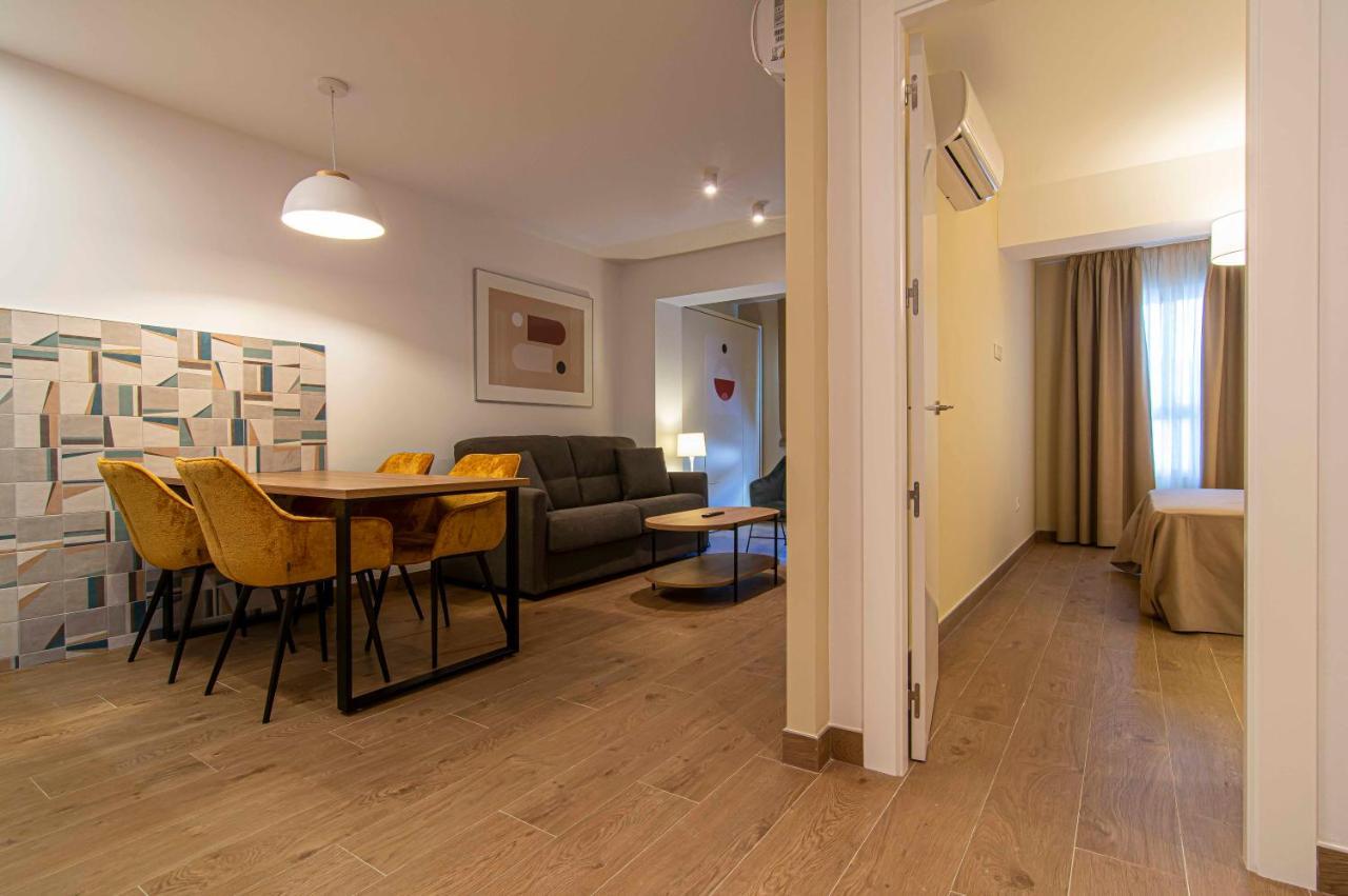 מאלגה Apartamentos 1 Abril מראה חיצוני תמונה