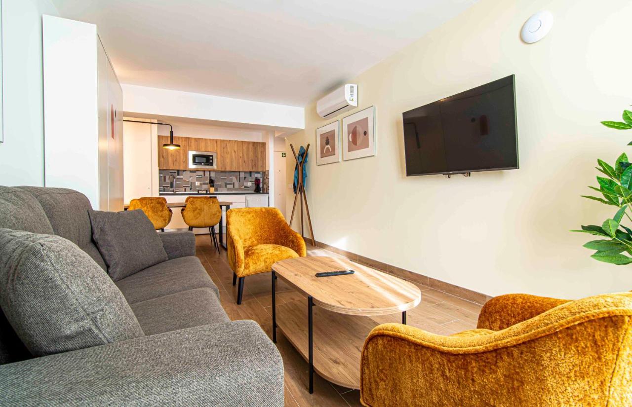 מאלגה Apartamentos 1 Abril מראה חיצוני תמונה