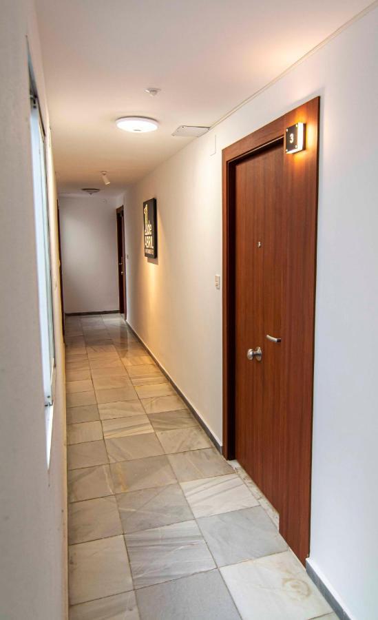 מאלגה Apartamentos 1 Abril מראה חיצוני תמונה