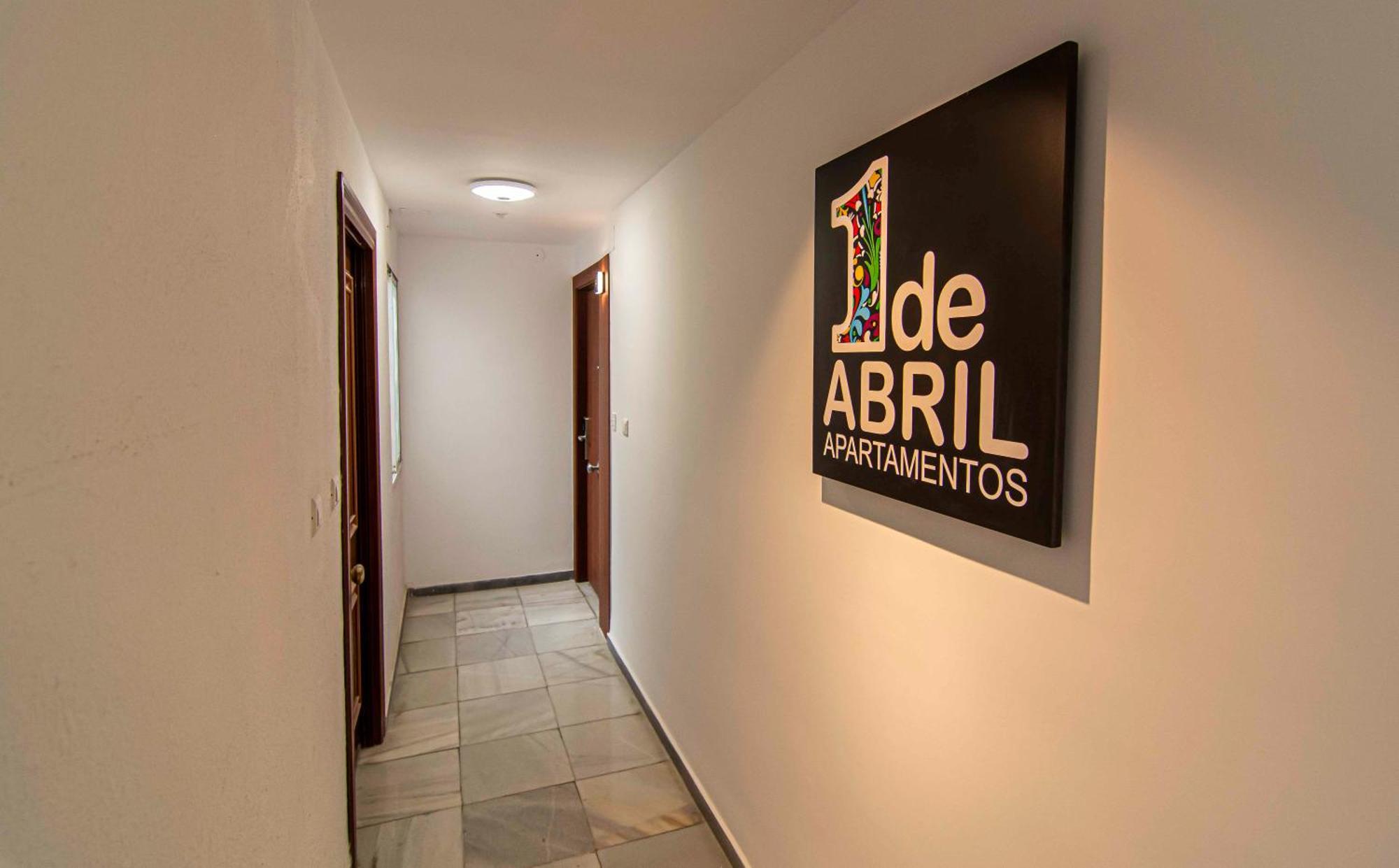 מאלגה Apartamentos 1 Abril מראה חיצוני תמונה